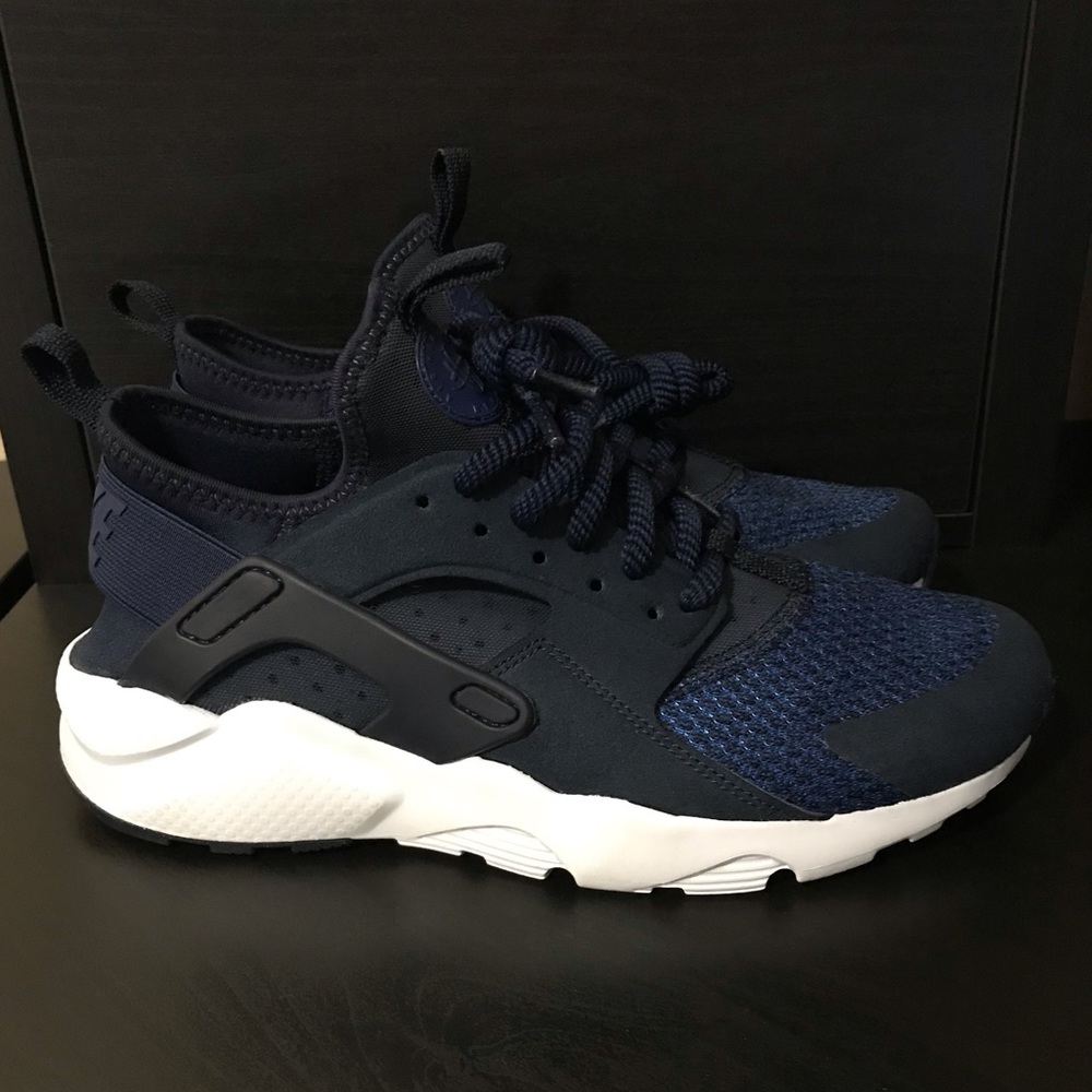 Nike Huaraches Size 7Y